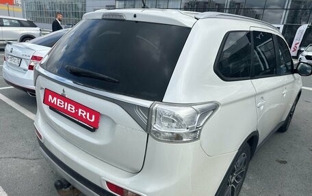 Mitsubishi Outlander III рестайлинг 3, 2014 год, 1 550 000 рублей, 3 фотография