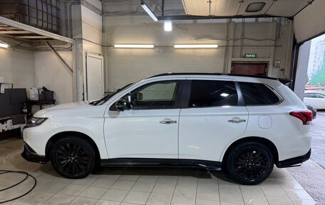 Mitsubishi Outlander III рестайлинг 3, 2022 год, 3 300 000 рублей, 1 фотография