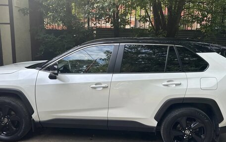 Toyota RAV4, 2021 год, 3 350 000 рублей, 1 фотография