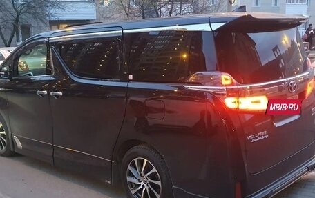 Toyota Vellfire II, 2018 год, 4 490 000 рублей, 3 фотография