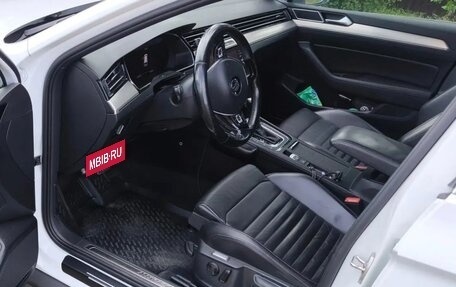 Volkswagen Passat B8 рестайлинг, 2019 год, 2 800 000 рублей, 6 фотография