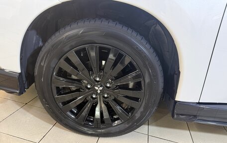 Mitsubishi Outlander III рестайлинг 3, 2022 год, 3 300 000 рублей, 2 фотография