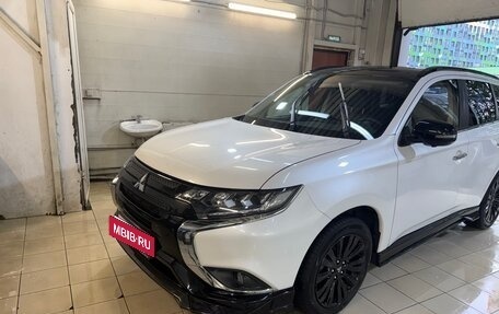 Mitsubishi Outlander III рестайлинг 3, 2022 год, 3 300 000 рублей, 3 фотография