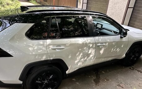 Toyota RAV4, 2021 год, 3 350 000 рублей, 4 фотография