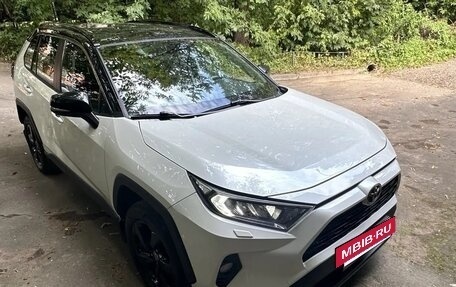Toyota RAV4, 2021 год, 3 350 000 рублей, 2 фотография