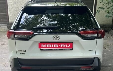 Toyota RAV4, 2021 год, 3 350 000 рублей, 3 фотография