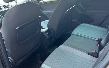 Volkswagen Tiguan II, 2017 год, 1 999 000 рублей, 15 фотография