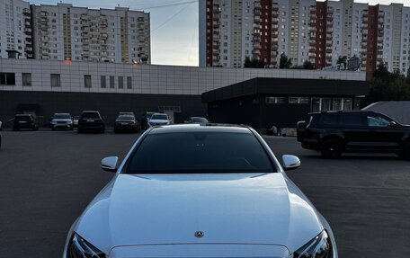 Mercedes-Benz E-Класс, 2019 год, 3 100 000 рублей, 3 фотография