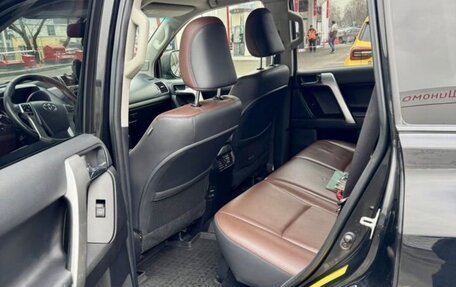 Toyota Land Cruiser Prado 150 рестайлинг 2, 2016 год, 3 800 000 рублей, 12 фотография