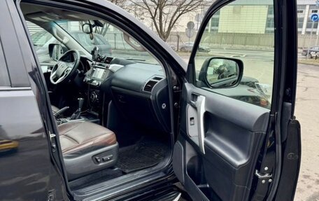 Toyota Land Cruiser Prado 150 рестайлинг 2, 2016 год, 3 800 000 рублей, 13 фотография