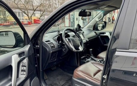 Toyota Land Cruiser Prado 150 рестайлинг 2, 2016 год, 3 800 000 рублей, 11 фотография