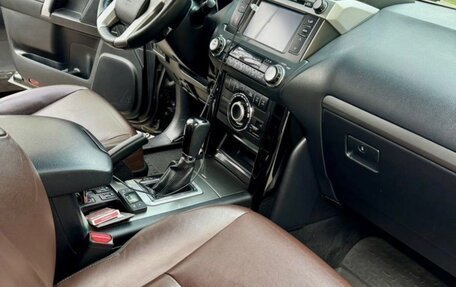 Toyota Land Cruiser Prado 150 рестайлинг 2, 2016 год, 3 800 000 рублей, 16 фотография