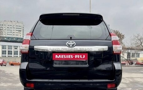 Toyota Land Cruiser Prado 150 рестайлинг 2, 2016 год, 3 800 000 рублей, 9 фотография
