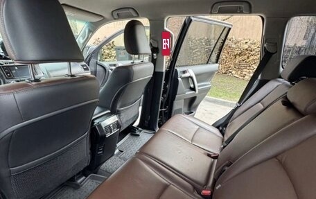 Toyota Land Cruiser Prado 150 рестайлинг 2, 2016 год, 3 800 000 рублей, 19 фотография