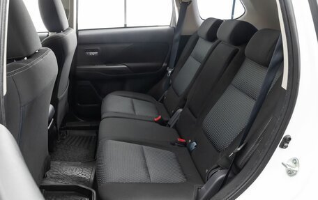Mitsubishi Outlander III рестайлинг 3, 2017 год, 2 199 000 рублей, 8 фотография
