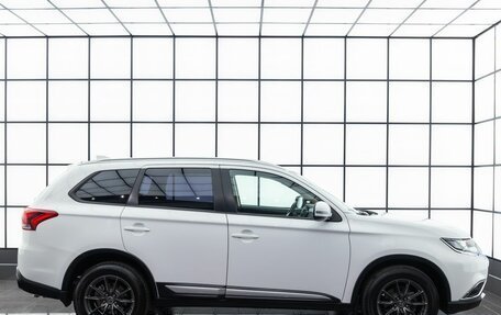 Mitsubishi Outlander III рестайлинг 3, 2017 год, 2 199 000 рублей, 5 фотография