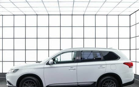 Mitsubishi Outlander III рестайлинг 3, 2017 год, 2 199 000 рублей, 6 фотография