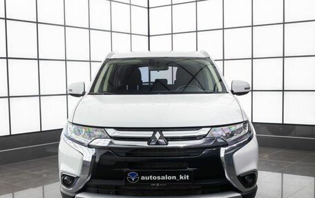 Mitsubishi Outlander III рестайлинг 3, 2017 год, 2 199 000 рублей, 2 фотография
