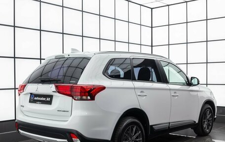 Mitsubishi Outlander III рестайлинг 3, 2017 год, 2 199 000 рублей, 4 фотография