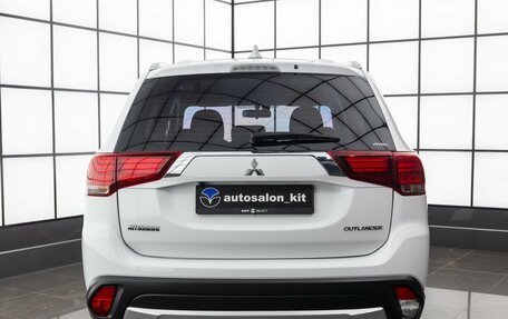 Mitsubishi Outlander III рестайлинг 3, 2017 год, 2 199 000 рублей, 3 фотография
