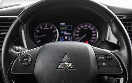 Mitsubishi Outlander III рестайлинг 3, 2017 год, 2 199 000 рублей, 12 фотография