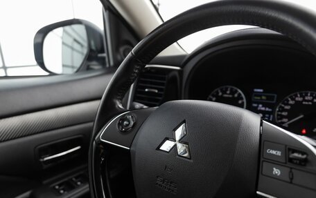 Mitsubishi Outlander III рестайлинг 3, 2017 год, 2 199 000 рублей, 13 фотография