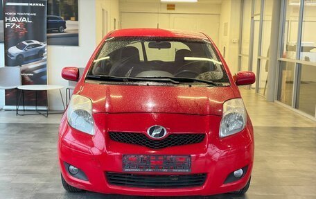 Toyota Yaris III рестайлинг, 2009 год, 645 000 рублей, 2 фотография