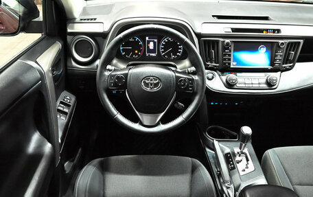 Toyota RAV4, 2018 год, 3 000 000 рублей, 12 фотография