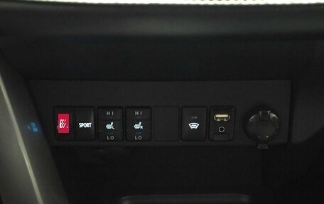 Toyota RAV4, 2018 год, 3 000 000 рублей, 17 фотография