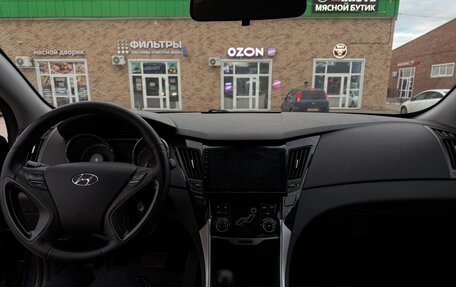 Hyundai Sonata VI, 2011 год, 850 000 рублей, 5 фотография