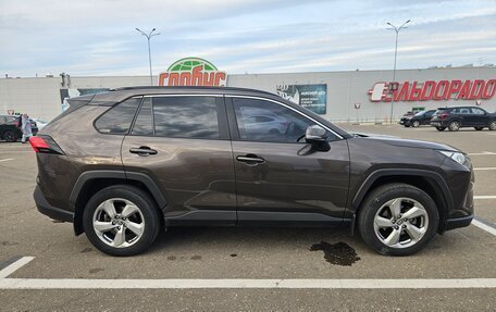 Toyota RAV4, 2021 год, 3 150 000 рублей, 8 фотография