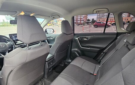 Toyota RAV4, 2021 год, 3 150 000 рублей, 10 фотография
