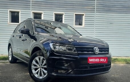 Volkswagen Tiguan II, 2019 год, 2 380 000 рублей, 2 фотография