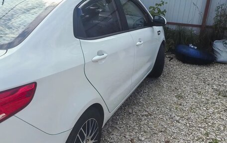 KIA Rio III рестайлинг, 2015 год, 900 000 рублей, 4 фотография
