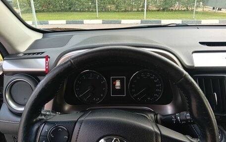 Toyota RAV4, 2017 год, 1 700 000 рублей, 6 фотография