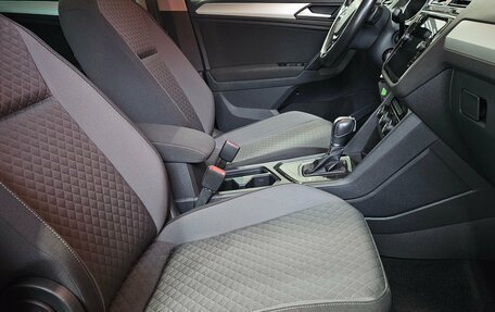 Volkswagen Tiguan II, 2019 год, 2 125 000 рублей, 13 фотография