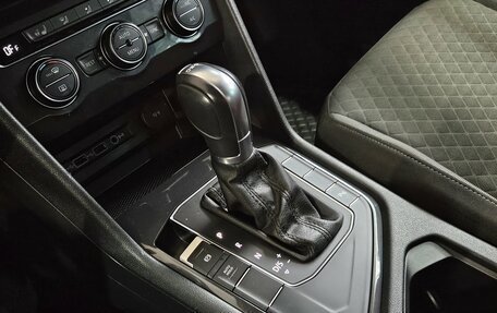 Volkswagen Tiguan II, 2019 год, 2 125 000 рублей, 16 фотография