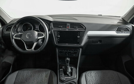 Volkswagen Tiguan II, 2021 год, 2 499 000 рублей, 10 фотография