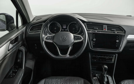 Volkswagen Tiguan II, 2021 год, 2 499 000 рублей, 11 фотография
