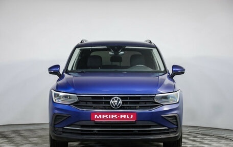 Volkswagen Tiguan II, 2021 год, 2 499 000 рублей, 2 фотография