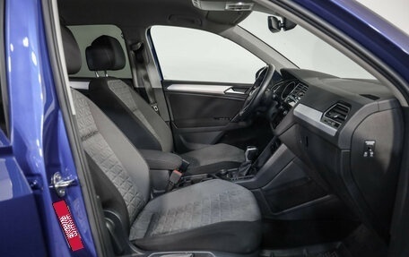 Volkswagen Tiguan II, 2021 год, 2 499 000 рублей, 21 фотография
