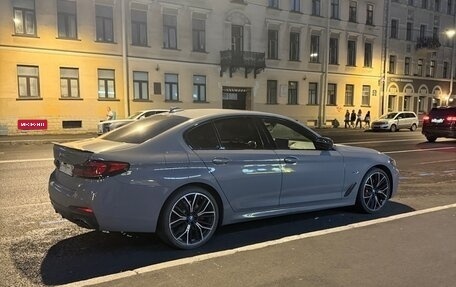 BMW 5 серия, 2022 год, 5 600 000 рублей, 2 фотография