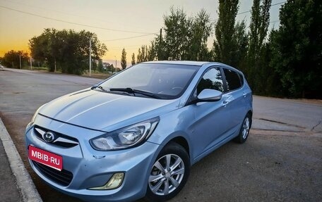 Hyundai Solaris II рестайлинг, 2012 год, 700 000 рублей, 1 фотография