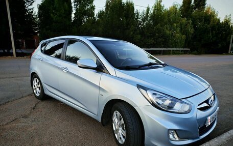 Hyundai Solaris II рестайлинг, 2012 год, 700 000 рублей, 2 фотография