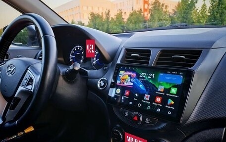 Hyundai Solaris II рестайлинг, 2012 год, 700 000 рублей, 5 фотография