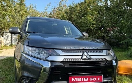 Mitsubishi Outlander III рестайлинг 3, 2019 год, 2 150 000 рублей, 1 фотография