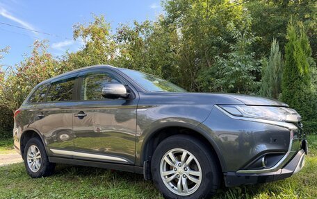 Mitsubishi Outlander III рестайлинг 3, 2019 год, 2 150 000 рублей, 3 фотография