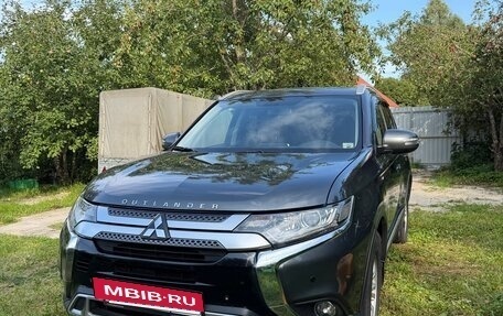 Mitsubishi Outlander III рестайлинг 3, 2019 год, 2 150 000 рублей, 4 фотография