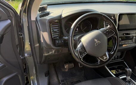 Mitsubishi Outlander III рестайлинг 3, 2019 год, 2 150 000 рублей, 8 фотография