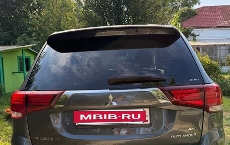 Mitsubishi Outlander III рестайлинг 3, 2019 год, 2 150 000 рублей, 5 фотография